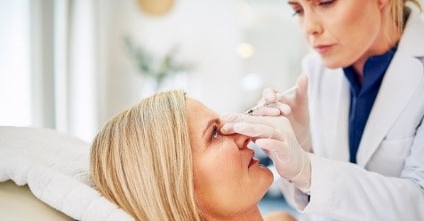 پزشک چگونه می&zwnj;تواند از عوارض بوتاکس پیشگیری کند